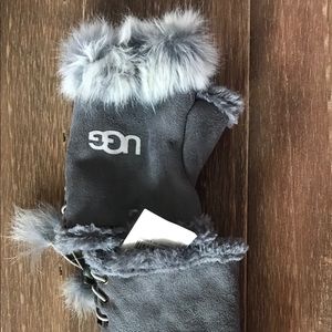 NWT fur mits